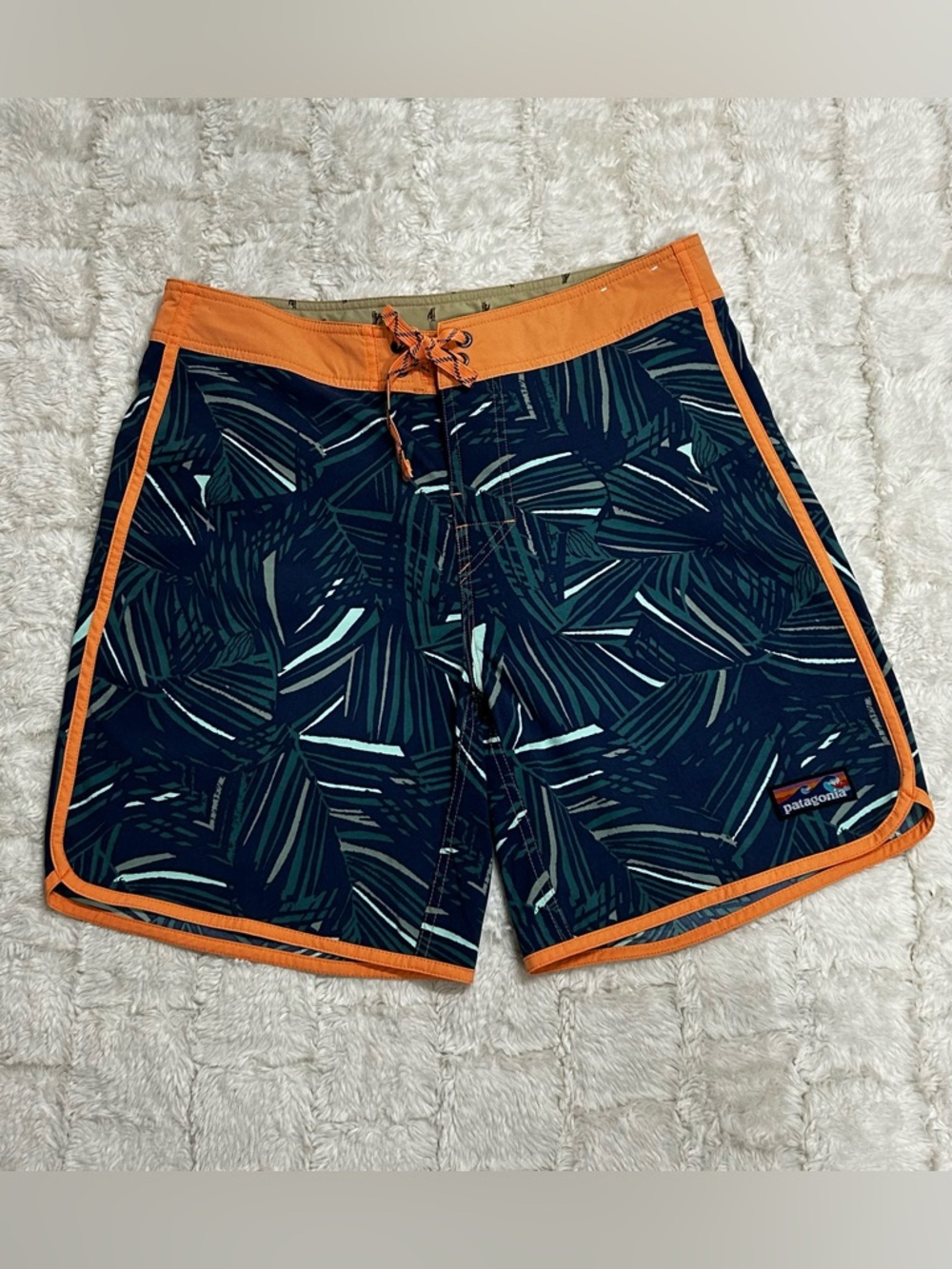 Patagonia Scallop Hem Stretch Wavefarer BoardShorts Hawaiian Beach Swim Size‎ 31
